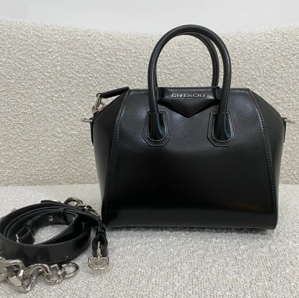 Givenchy Antigona in black Box leather