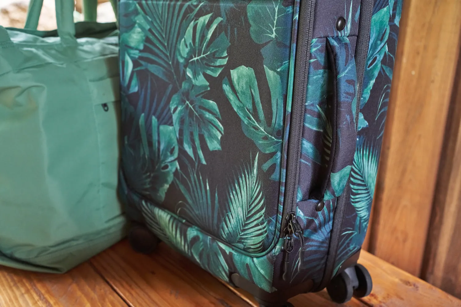Verge Carry On Spinner 30L